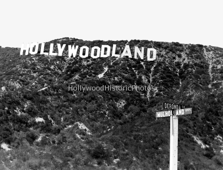 Hollywoodland Sign 1925 Deronda Drive and Mulholland Hwy wm.jpg